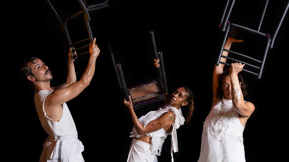 Grupo Armatrux estreia 'Mordida Exploratória' no CCBB BH